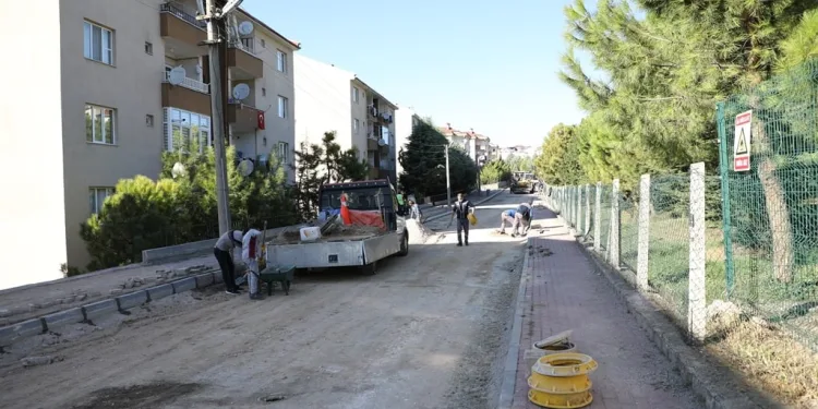 İnegöl Serhat Sokak’ta düzenleme çalışmaları sürüyor