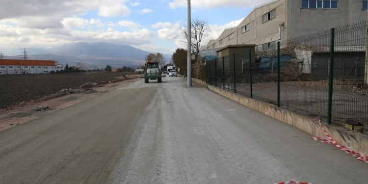 Bursa İnegöl’de beton yol çalışmaları Cumhuriyet Mahallesinde devam ediyor