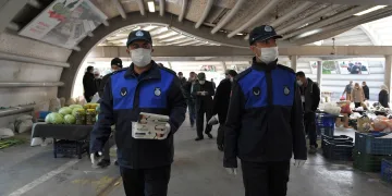 Bursa Osmangazi’de çiftçi pazarında tedbirli alışveriş