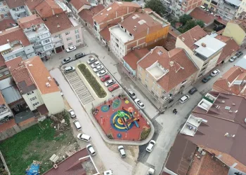 İnegöl’de Hamidiye Mahallesi yeni parkına kavuştu