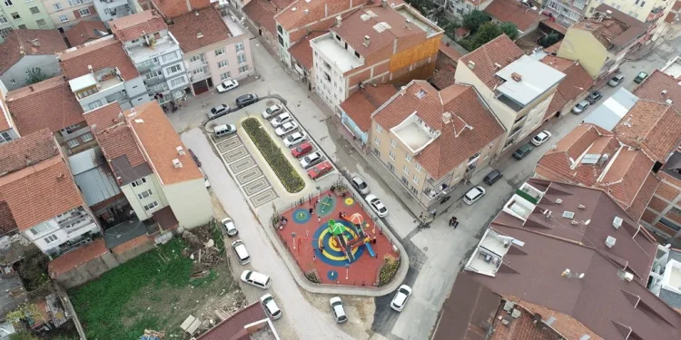 İnegöl’de Hamidiye Mahallesi yeni parkına kavuştu