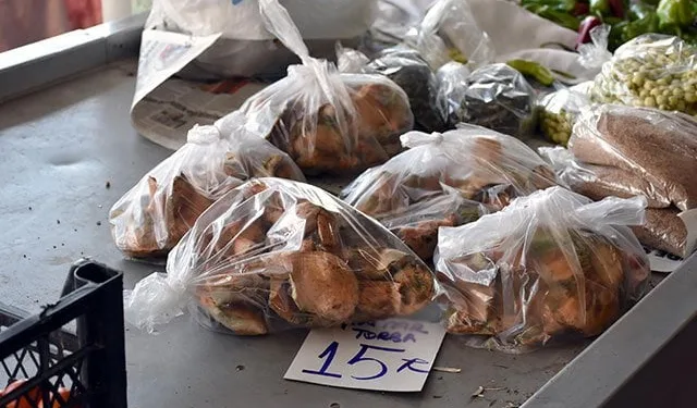 Tezgahlardaki yerini alır almaz tükendi