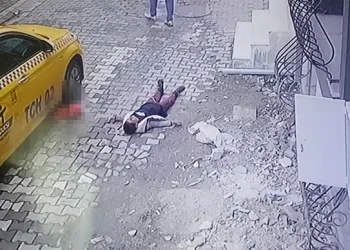 Esenyurt’ta feci kaza; sokakta oynayan 4 yaşındaki çocuk taksinin altında kaldı