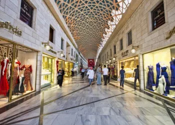 Bursa’da Salgın Üçüncü Zirvesinde! Kapalı Çarşı’daki İnsan Yoğunluğu Artarak Sürüyor