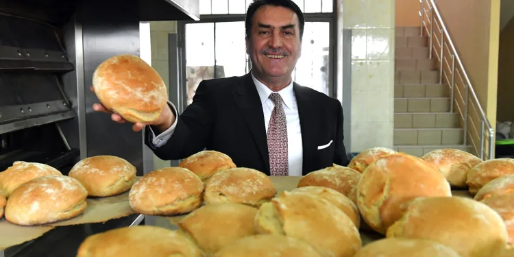 Osmangazi’de her gün 6 bin ekmek kapıda