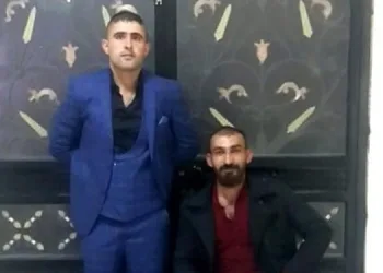 Arabadan indirdiler, soydular, erkek arkadaşına izlettiler!