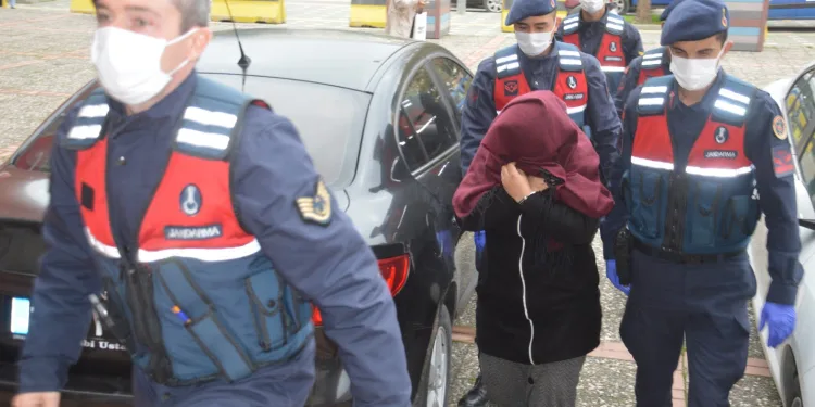 Bursa’da silahla dehşet saçan kadın adliyede