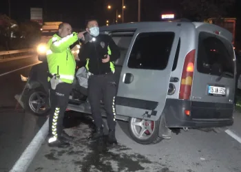 Bursa’da hafif ticari araç ve TIR çarpıştı: 2 yaralı