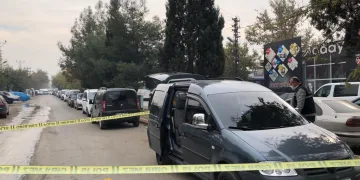 Kahramanmaraş’ta çarptığı kişinin ölümüne neden olan sürücü, tampon parçasından yakalandı