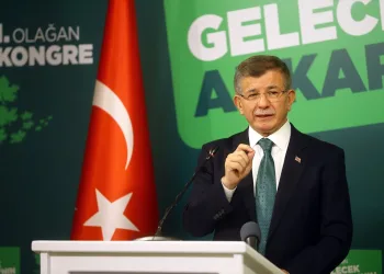 Ahmet Davutoğlu koronavirüse yakalandı
