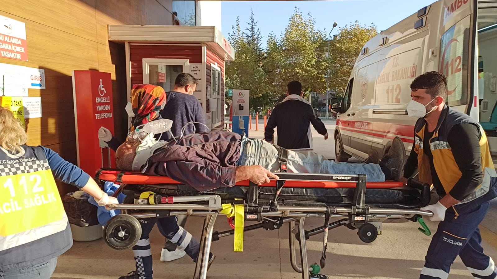 Bursa'da başına tomruk düşen işçi yaralandı