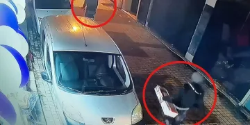 Mağaza vitrininde sergilenen ısıtıcıyı çaldı