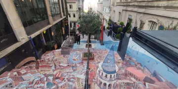 Galata Kulesi merdivenlere 3 boyutlu resmedildi