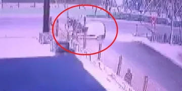 Önce bahçe duvarına sonra köprü demirlerine çarptı