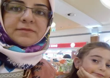 2 çocuk annesi hemşire virüs kurbanı