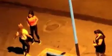 Sokak ortasında halaylı danslı fuhuş pazarlığı