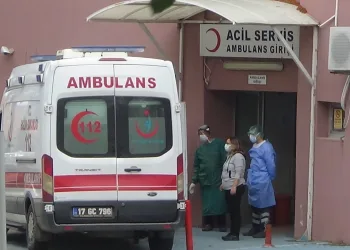 Hastaneden kaçan korona hastası minibüste yakalandı