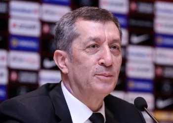 Bakan Selçuk’tan tüm sınıflar için okula dönüş sinyali