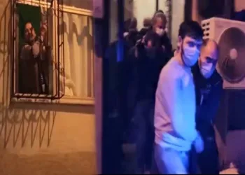 Bursa’da polis baskınına mahalleliden alkışlı destek