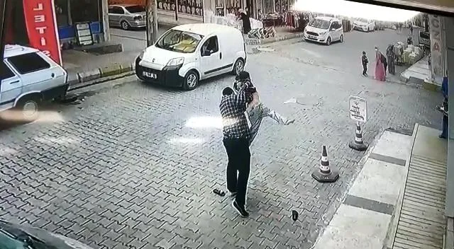 İş yerinden su içen çocuğa sokak ortasında şiddet
