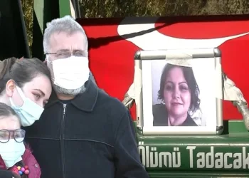 Virüsten ölen Emine hemşireye gözü yaşlı veda