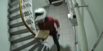 İstanbul’da kuryeden iğrenç olay!
