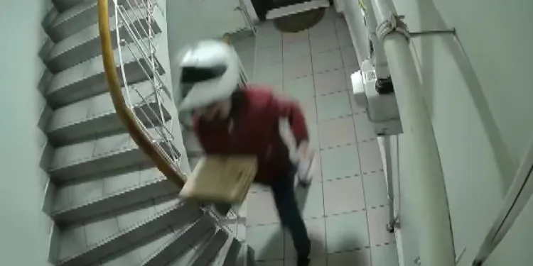 İstanbul’da kuryeden iğrenç olay!