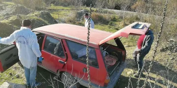 Yolun sonuna gelince otomobili bırakıp kaçtı