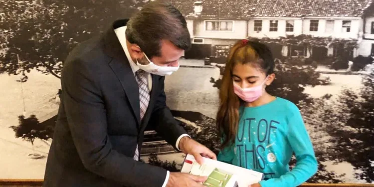 Gürsu’da askıda tabletler öğrencilere ulaşıyor