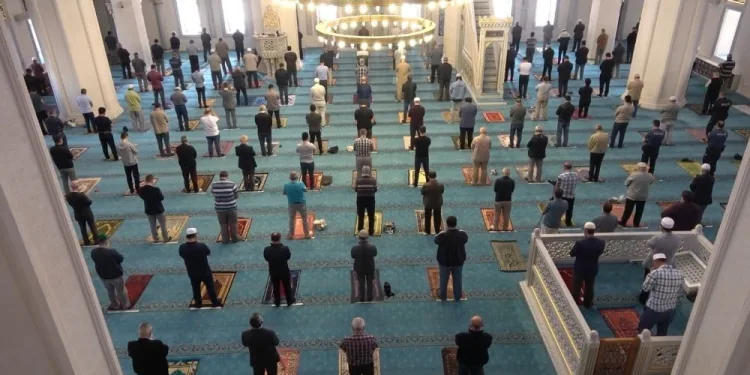 20 yaş altı ve 65 yaş üstüne cuma namazı istisnası