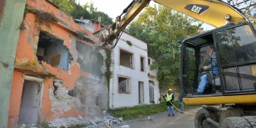 Yıldırım Mollaarap’ta kamulaştırılan binalar yıkılıyor