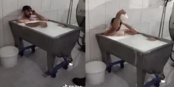 Tepki çeken görüntü! Süt toplama merkezinde süt banyosu yaptı