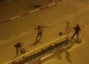 Bursa’da yol ortasında sopalı kavga