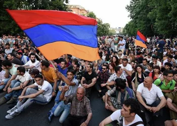 Ermenistan’da protestocular hükümet binasına girmeye çalıştı