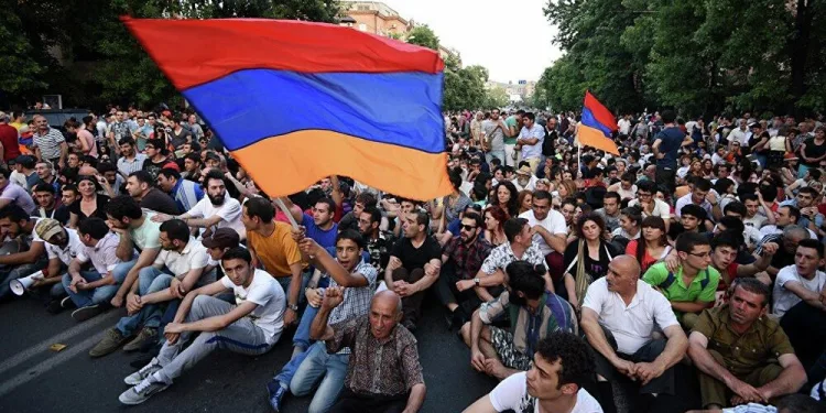 Ermenistan’da protestocular hükümet binasına girmeye çalıştı