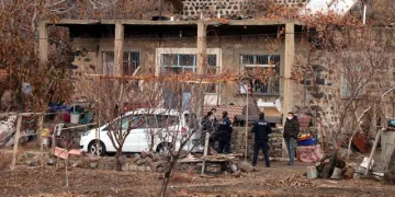 2 yaşlı kardeş evlerinde ölü bulundu