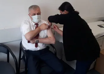 Bursa İl Sağlık Müdürü, aşı için gönüllü oldu
