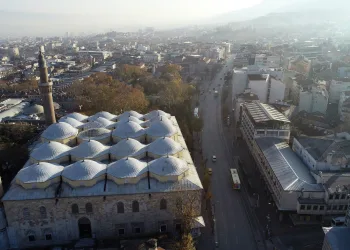 Bursa’da boş kalan meydanlar havadan görüntülendi