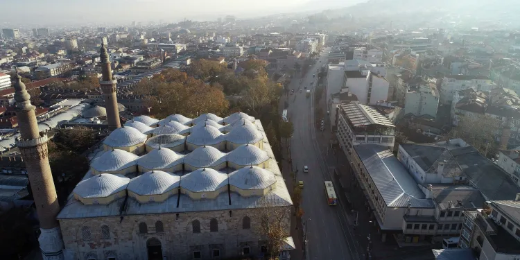 Bursa’da boş kalan meydanlar havadan görüntülendi