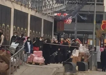 Bursa’da indirimi duyan mağazaya akın etti