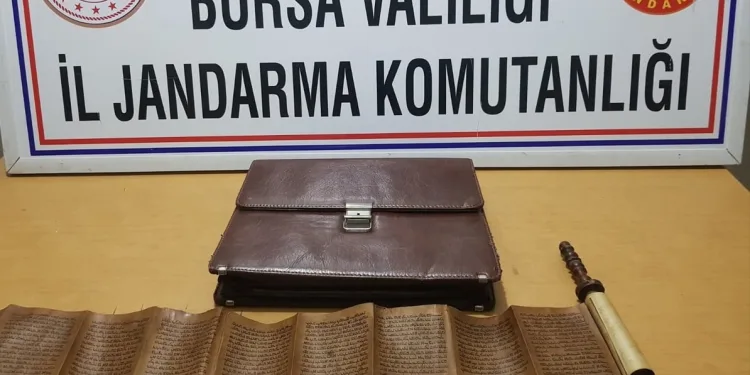 Bursa’da jandarmaya satmaya çalışırken yakalandılar