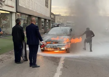 Bursa İnegöl’de seyir halindeki araç alev aldı