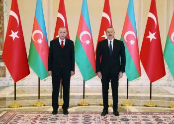 Azerbaycan’da ortak zirve! İki liderden Ermenistan mesajı