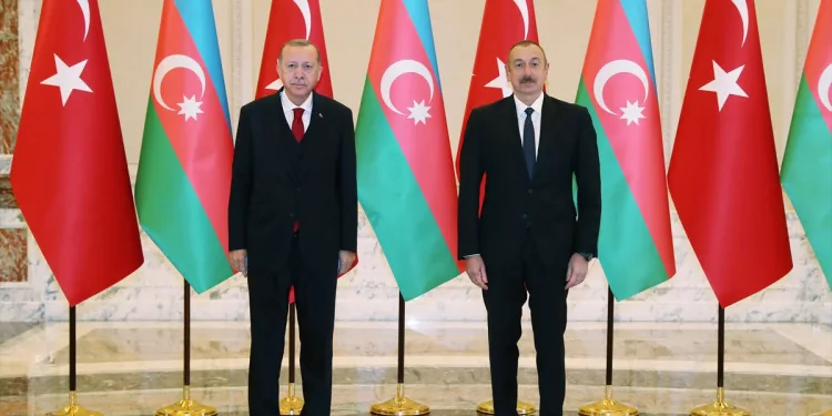 Azerbaycan’da ortak zirve! İki liderden Ermenistan mesajı