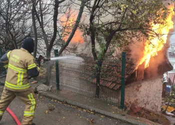 Bursa’da 4 çocuklu ailenin evi alev alev yandı