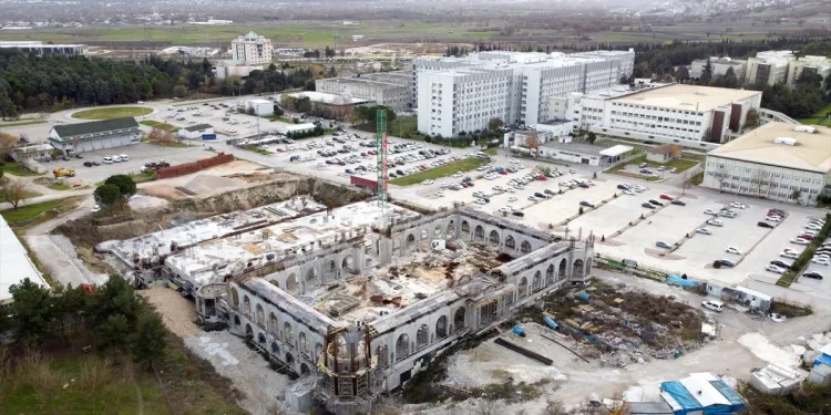 Uludağ Üniversitesi’nde cami inşaatı yükseliyor