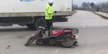 Bursa İnegöl’deki kazada elektrikli bisiklet sürücüsü yaralandı