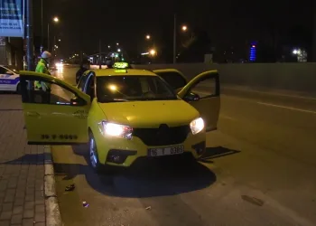 Birinde uyuşturucu birinde silah ele geçirildi