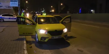 Birinde uyuşturucu birinde silah ele geçirildi