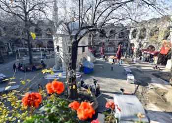 Tarihi Koza Han’da çevre düzenlemesi